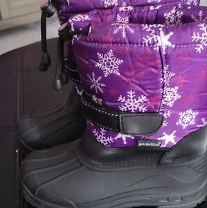 Skadoo girl's winter boots size 7